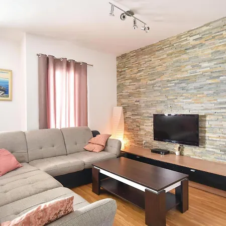 Apartment Beautiful In With Wifi Podstrana