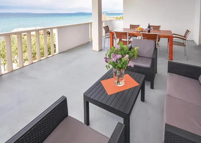 Two-bedroom In Lägenhet Podstrana