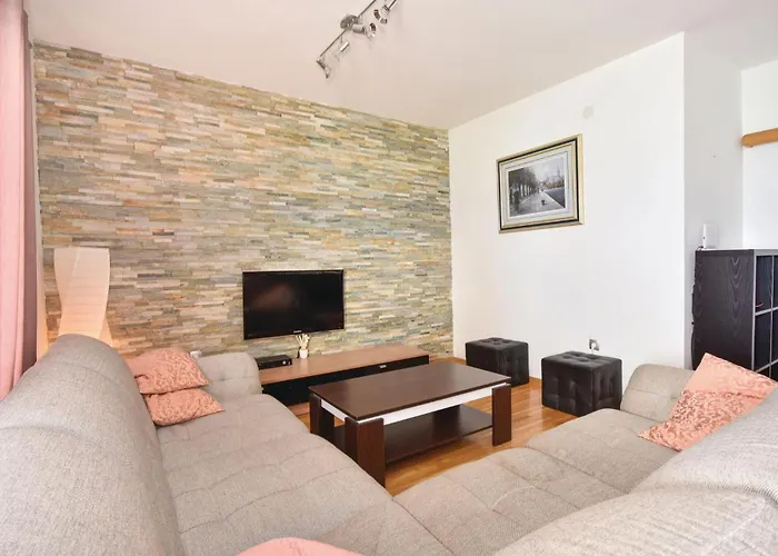 Two-bedroom In Lägenhet Podstrana